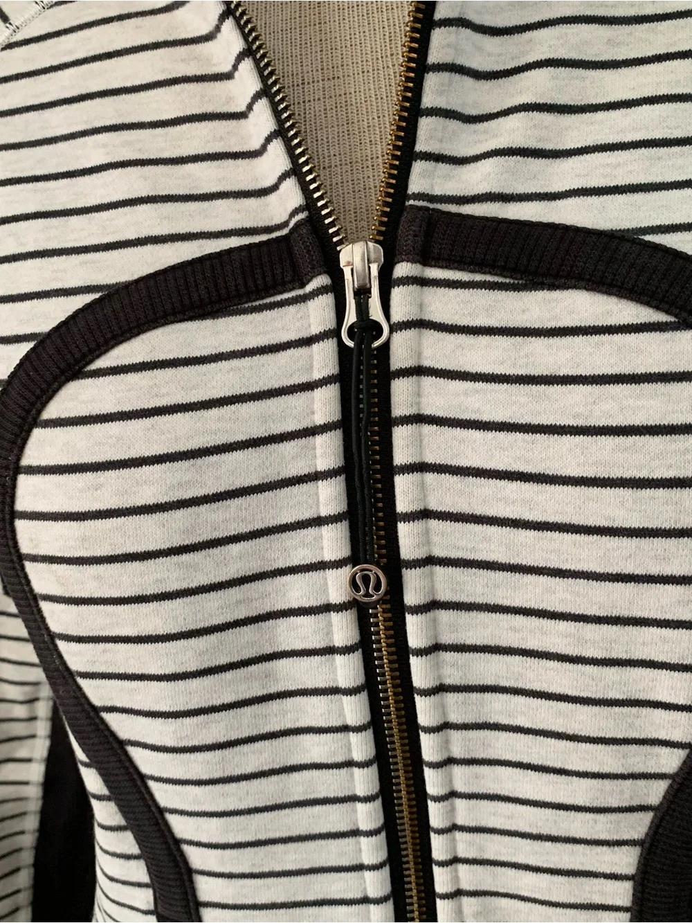 Lululemon Scuba Striped Full Zip Up Hoodie logo front Black & white Size 6